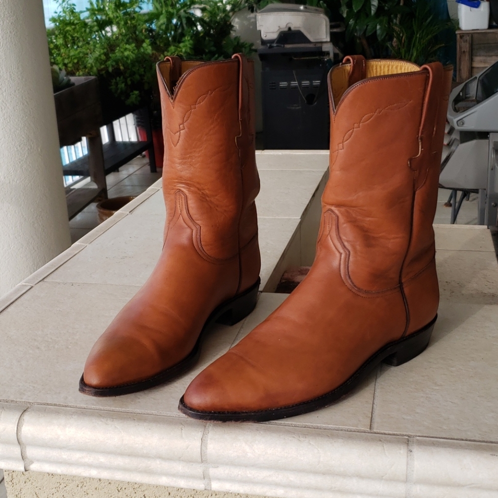 VERY NICE LOOKING LUCCHESE ROPER BOOTS ..USA MADE